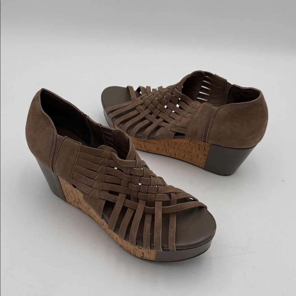 Chocolat Blu Taupe Woven Wedge 10 Sandals leather suede. Casual office Y2K retro